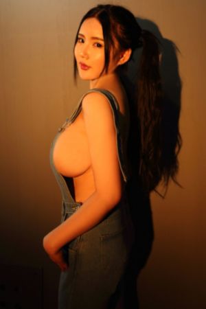 美女同桌露出粉嫩小奶头图片_720免费高清观看
