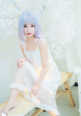 摁在床上强奸美女_中英字幕1080